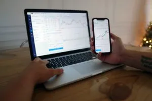 Read more about the article Associação de Investidores: Funcionamento da Conta PAMM Alpari e FortunaDozer