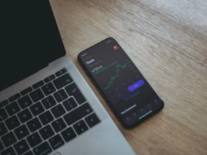 Read more about the article Collective2: Conectando Traders e Investidores para Melhorar os Resultados de Negociação